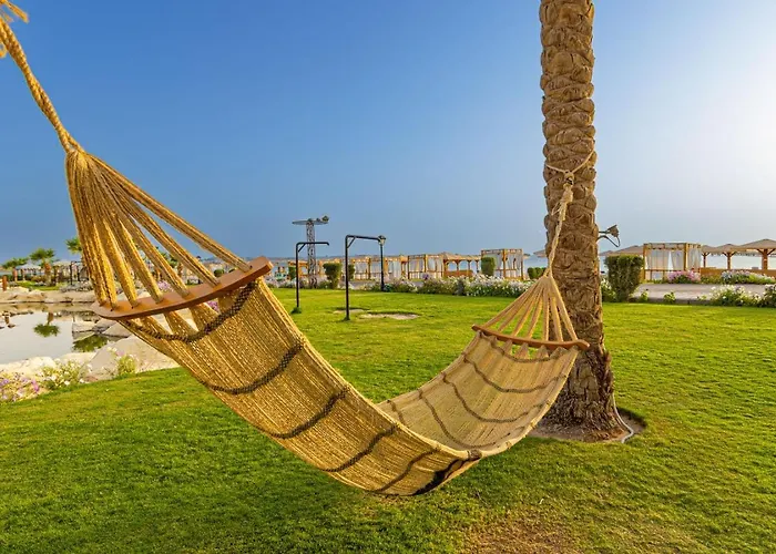 منتجع تروبيتل سهل حشيش 5*